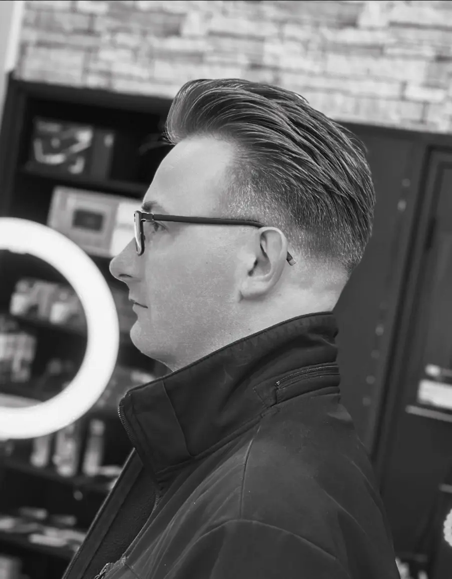 Klassiek kapsel voor mannen in barbershop Nehme Kampen
